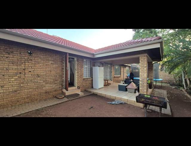 3 BEDROOM TOWNHOUSE FOR SALE IN MONTANA